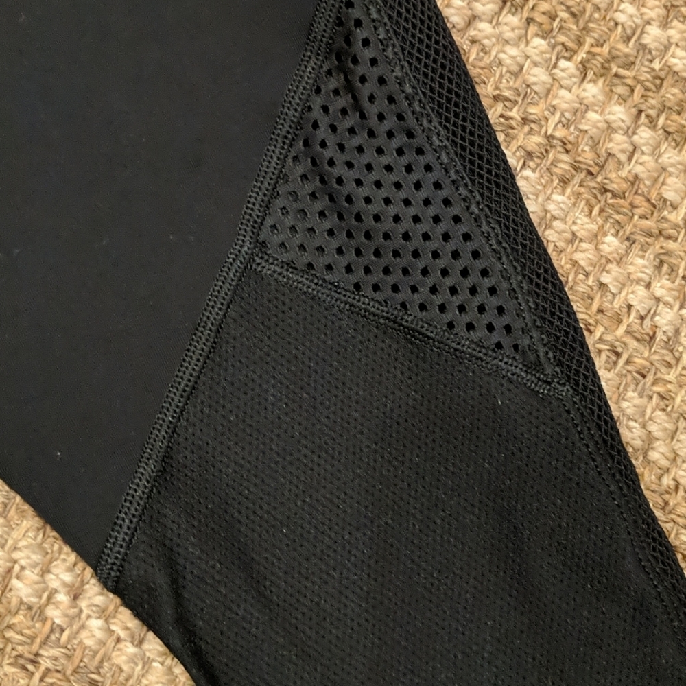 Lorna Jane Mesh Capri Leggings - Picture 4 of 6